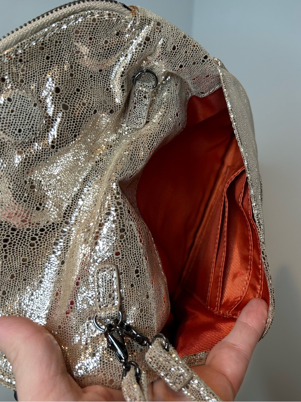 Hobo Daria Metallic Convertible Wristlet Crossbody Bag Clutch Champagne Shimmer - Picture 8 of 12